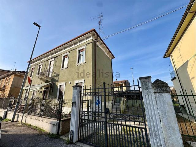 Appartamento in vendita di 140 m² in Via Galileo Galilei