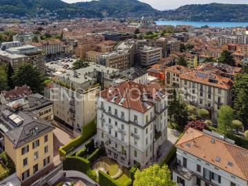 Appartamento in vendita di 140 m² in Via Giuseppe Ferrari, 8
