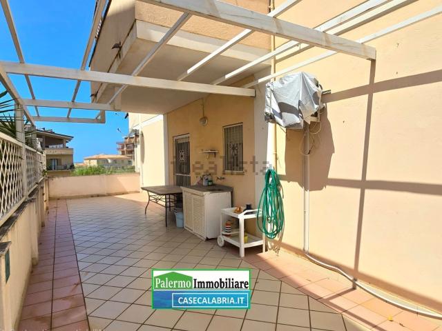 Appartamento in vendita di 140 m² in Via Gioacchino da Fiore, 18