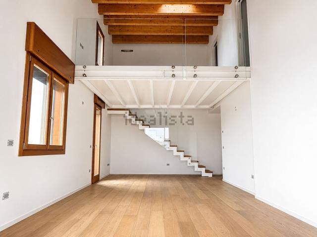 Appartamento in vendita di 140 m² in Via Giovanni d&apos Alemagna, 4
