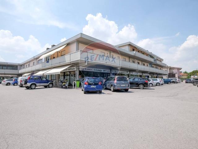 Appartamento in vendita di 140 m² in Via Don Angelo Pedrinelli, 60