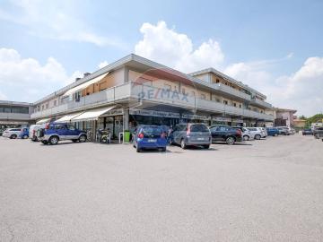 Appartamento in vendita di 140 m² in Via Don Angelo Pedrinelli, 60