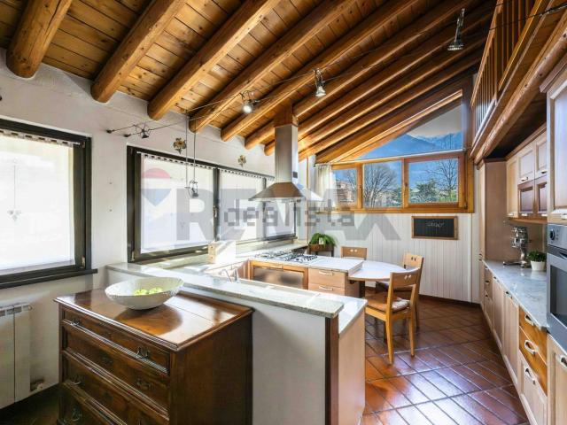 Appartamento in vendita di 140 m² in Via Don Filippo Bassi, 1