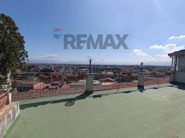Appartamento in vendita di 140 m² in Via Don Raffaele Abete, 6