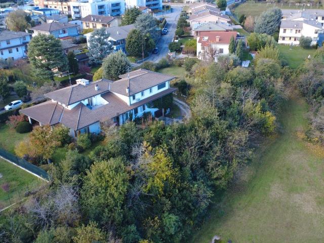 Appartamento in vendita di 140 m² in Via Damiano Chiesa