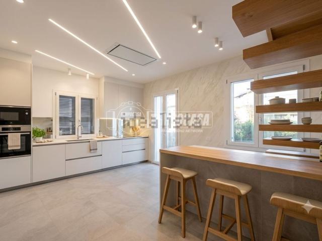 Appartamento in vendita di 140 m² in Via Damiano Chiesa