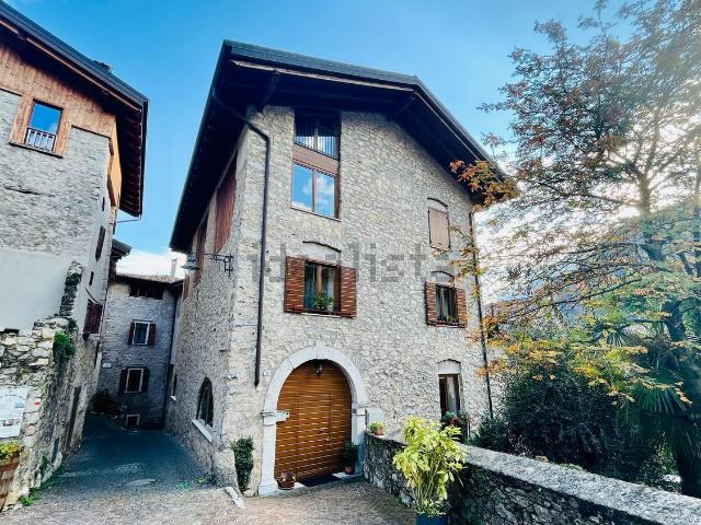 Appartamento in vendita di 140 m² in Via Dante Alighieri, 1