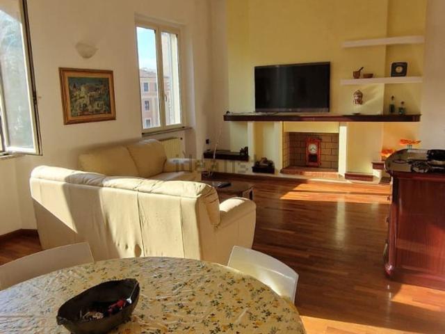Appartamento in vendita di 140 m² in Via Dante Alighieri