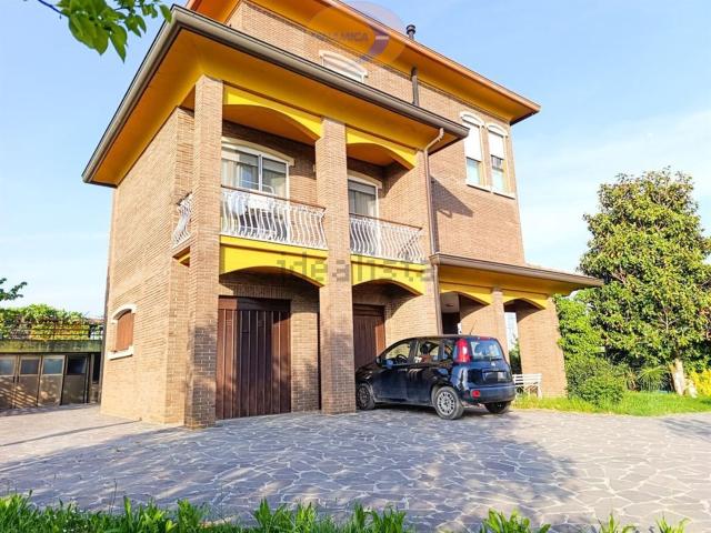 Appartamento in vendita di 140 m² in Via Dante Alighieri, 45