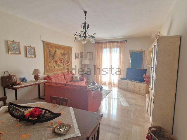 Appartamento in vendita di 140 m² in Via dei Caduti in Guerra, 2