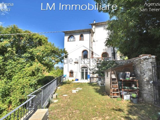 Appartamento in vendita di 140 m² in Via del monte, 11