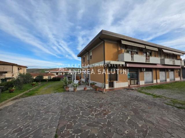 Appartamento in vendita di 140 m² in Via del Commercio Sud, 2