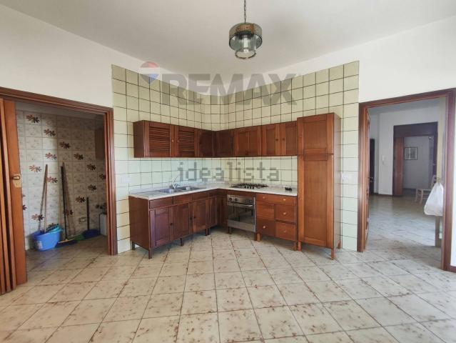 Appartamento in vendita di 140 m² in Via delle Azalee, 10