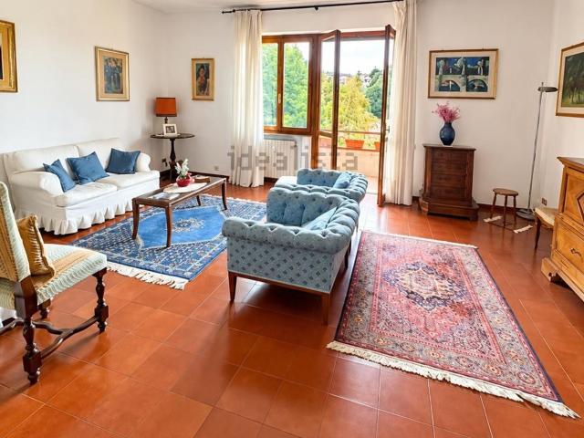 Appartamento in vendita di 140 m² in Via delle Province