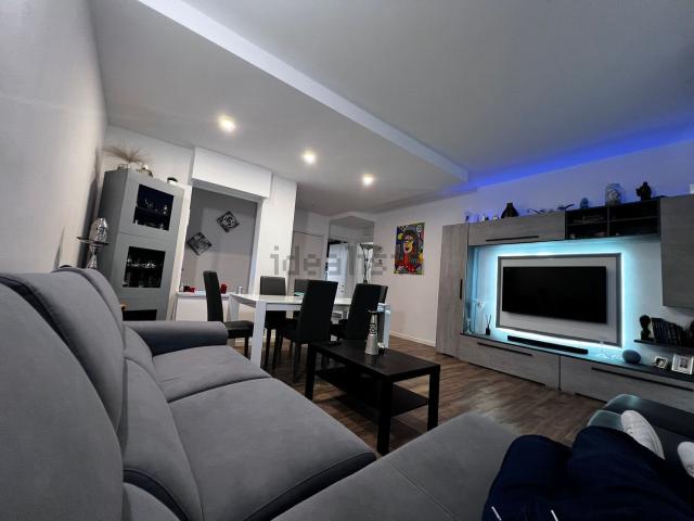 Appartamento in vendita di 140 m² in Via di Girolamo, 82