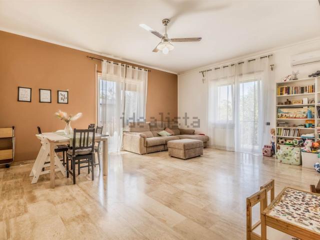 Appartamento in vendita di 140 m² in Via di Valle Muricana, 719