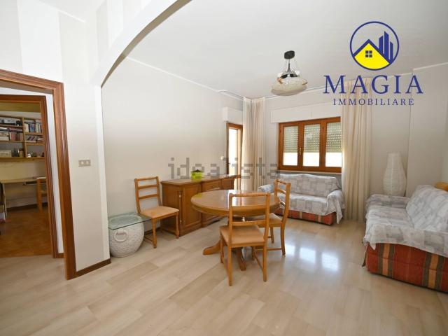 Appartamento in vendita di 140 m² in Via Emidio Luzi, 18