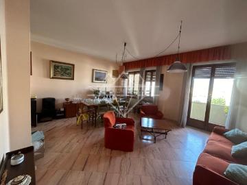 Appartamento in vendita di 140 m² in Via Enrico Fermi, 54100