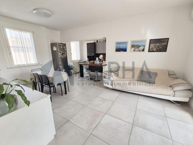 Appartamento in vendita di 140 m² in Via Enrico Pazzi