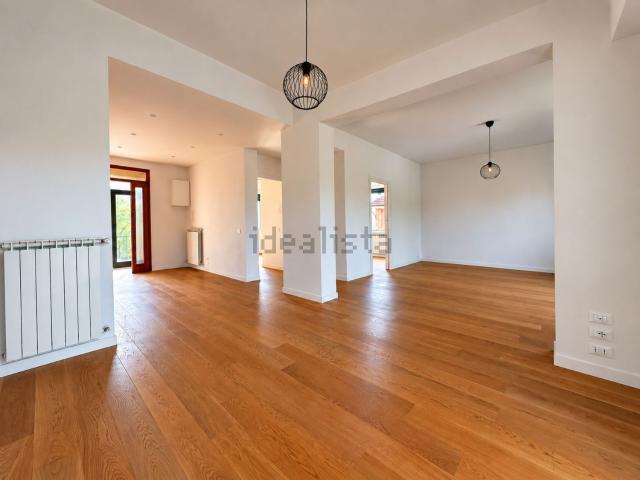 Appartamento in vendita di 140 m² in Via Elso Sommovigo, 50