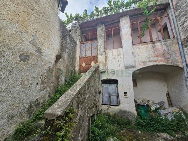 Appartamento in vendita di 140 m² in Via Fontanella