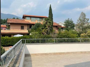 Appartamento in vendita di 140 m² in Via Fontanone