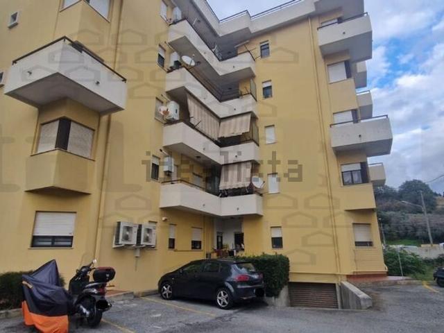 Appartamento in vendita di 140 m² in Via Fosse Ardeatine