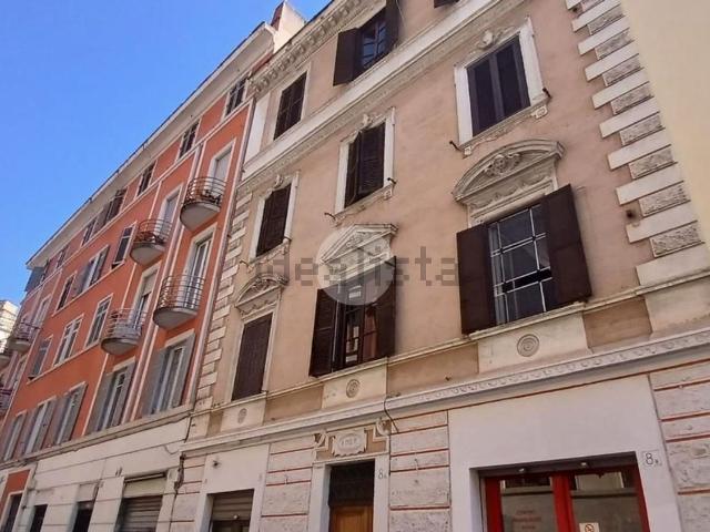 Appartamento in vendita di 140 m² in Via Ferrùccio, 8