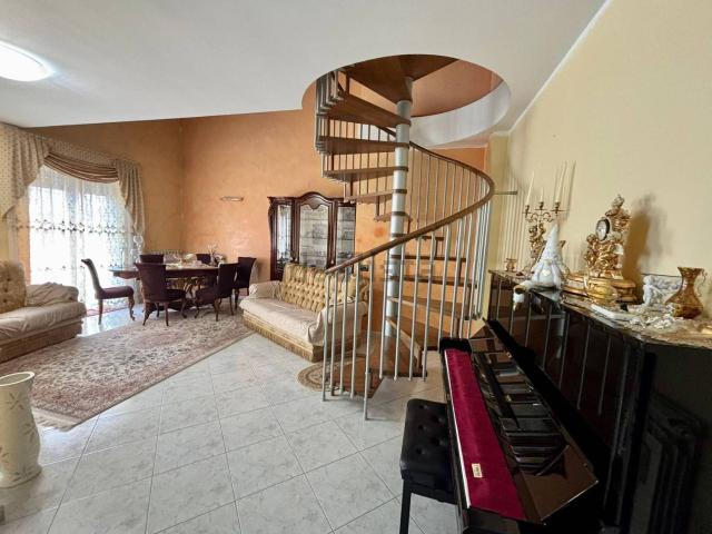 Appartamento in vendita di 140 m² in Via Filippo Tommaso Marinetti, 13