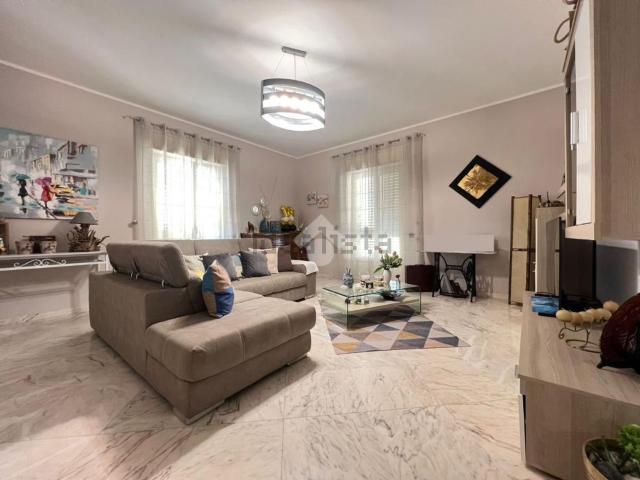 Appartamento in vendita di 140 m² in Via Francesco Milo Guggino, 105