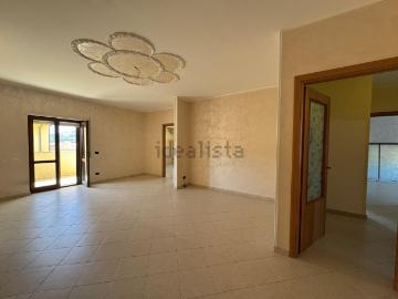 Appartamento in vendita di 140 m² in Via Francesco Costabile Poeta, 21