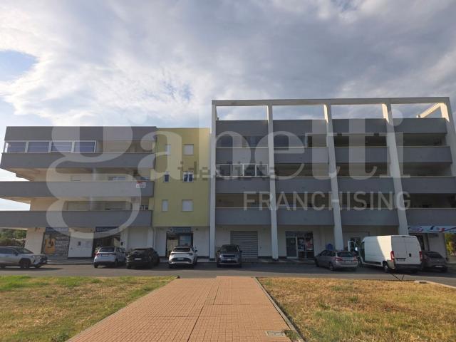 Appartamento in vendita di 140 m² in Via Fratelli Salerno, 33