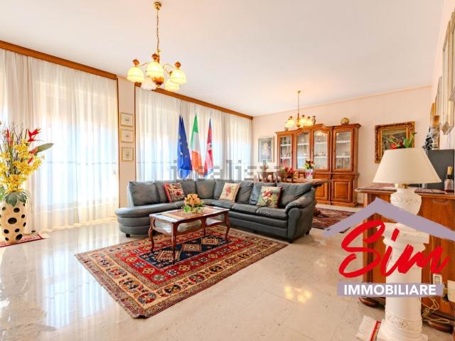 Appartamento in vendita di 140 m² in Via Fratelli Rosselli