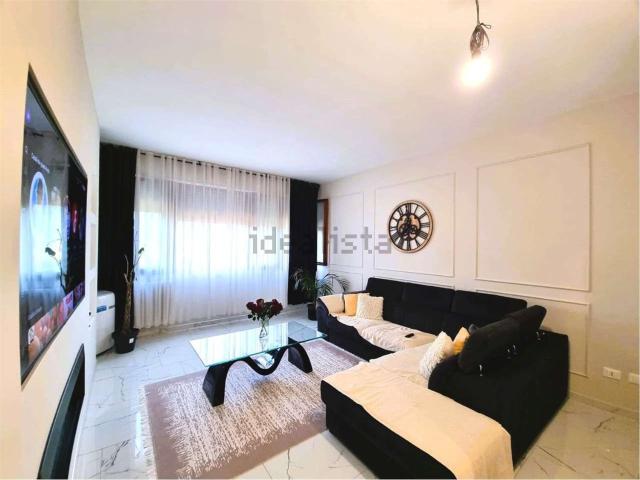 Appartamento in vendita di 140 m² in Via Ippolito Nievo