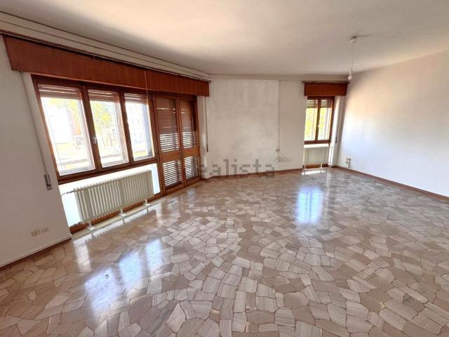Appartamento in vendita di 140 m² in Via IV Novembre