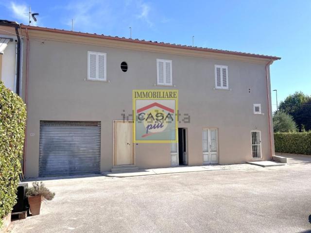 Appartamento in vendita di 140 m² in Via Ivan Rocchi Ovest, 59