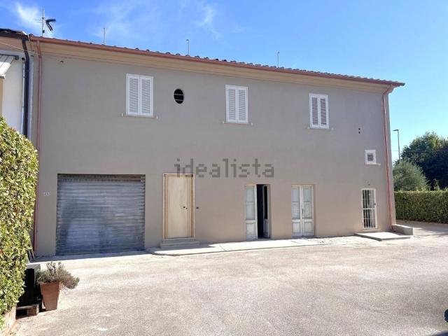 Appartamento in vendita di 140 m² in Via Ivan Rocchi Ovest, 59