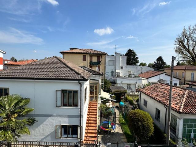 Appartamento in vendita di 140 m² in Via Jacopo Crescini, 190
