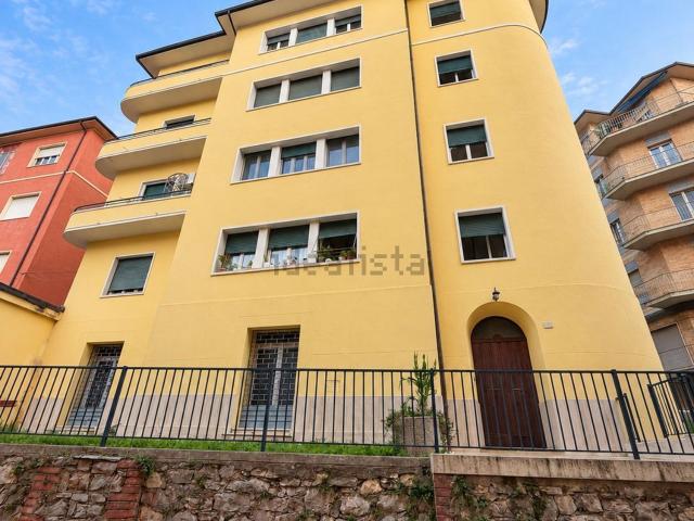 Appartamento in vendita di 140 m² in Via Oddi Sforza, 6