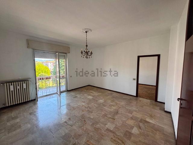 Appartamento in vendita di 140 m² in Via Lazio, 1