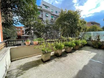 Appartamento in vendita di 140 m² in Via Lanzone da Corte, 15
