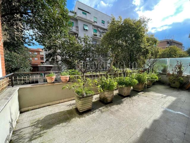 Appartamento in vendita di 140 m² in Via Lanzone da Corte, 15