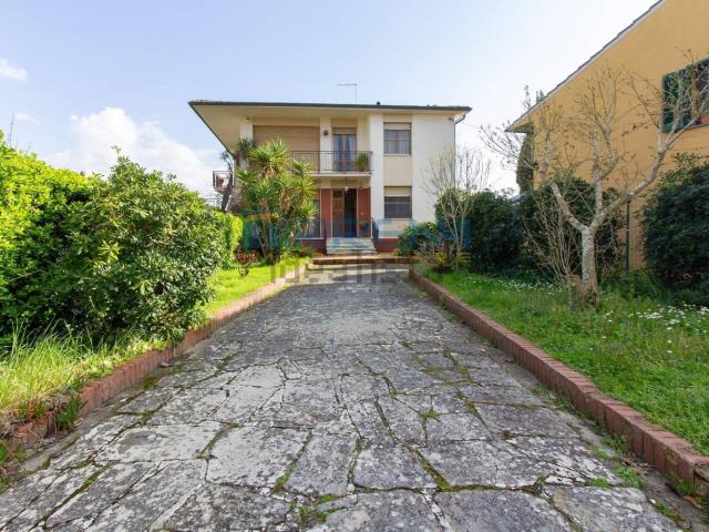 Appartamento in vendita di 140 m² in Via Livornese, 165