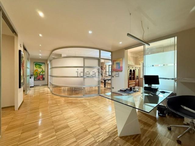 Appartamento in vendita di 140 m² in Via Livorno, 105