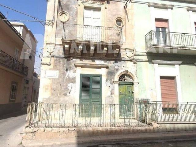 Appartamento in vendita di 140 m² in Via M. Rapisardi