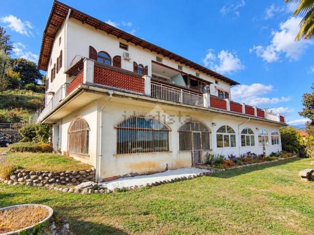 Appartamento in vendita di 140 m² in Via Monte Grappa, 6