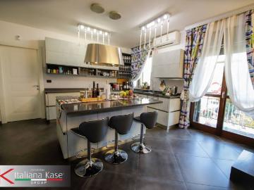 Appartamento in vendita di 140 m² in Via Montesanto, 73