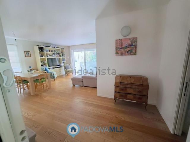 Appartamento in vendita di 140 m² in Via Novara