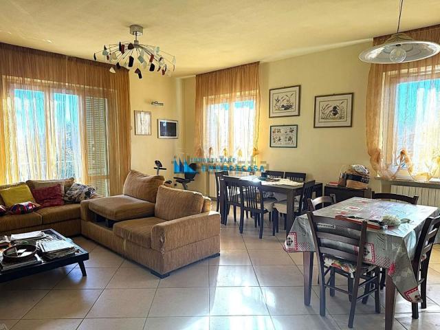 Appartamento in vendita di 140 m² in Via Numero Uno