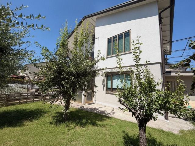 Appartamento in vendita di 140 m² in Via S. Pellico